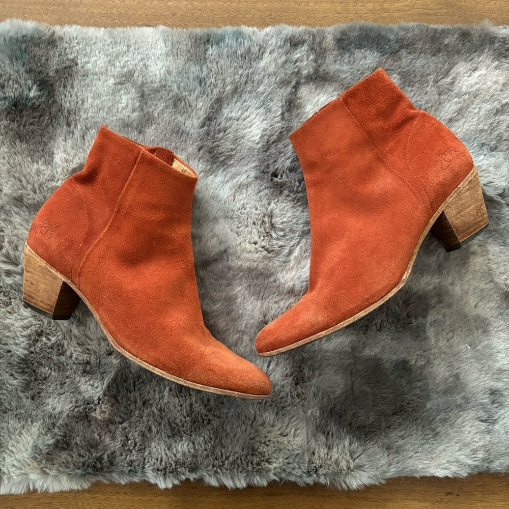 JOHN FLUEVOG Milla Ankle Boot Rust Size 8 Suede Bootie